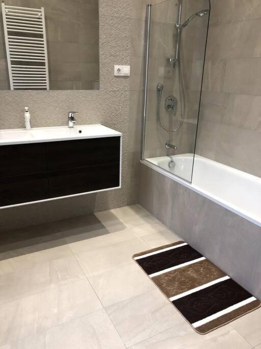 Renovated And Spacious Two-Bedroom Condo In Budapeszt Zewnętrze zdjęcie