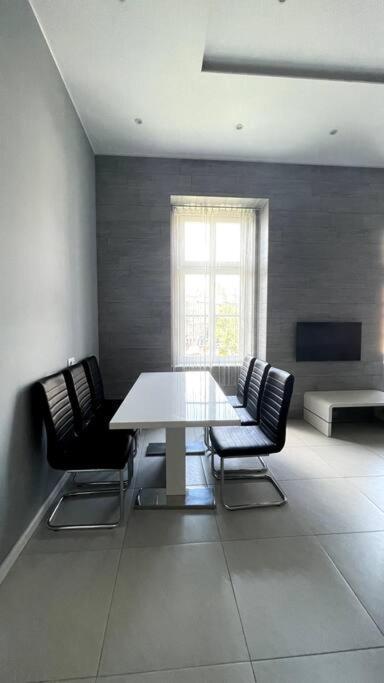 Renovated And Spacious Two-Bedroom Condo In Budapeszt Zewnętrze zdjęcie